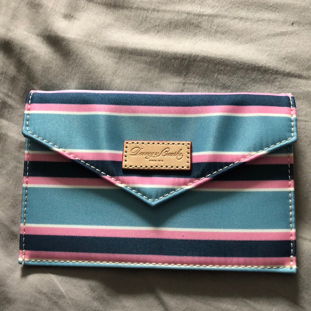 Dooney & Bourke clutch